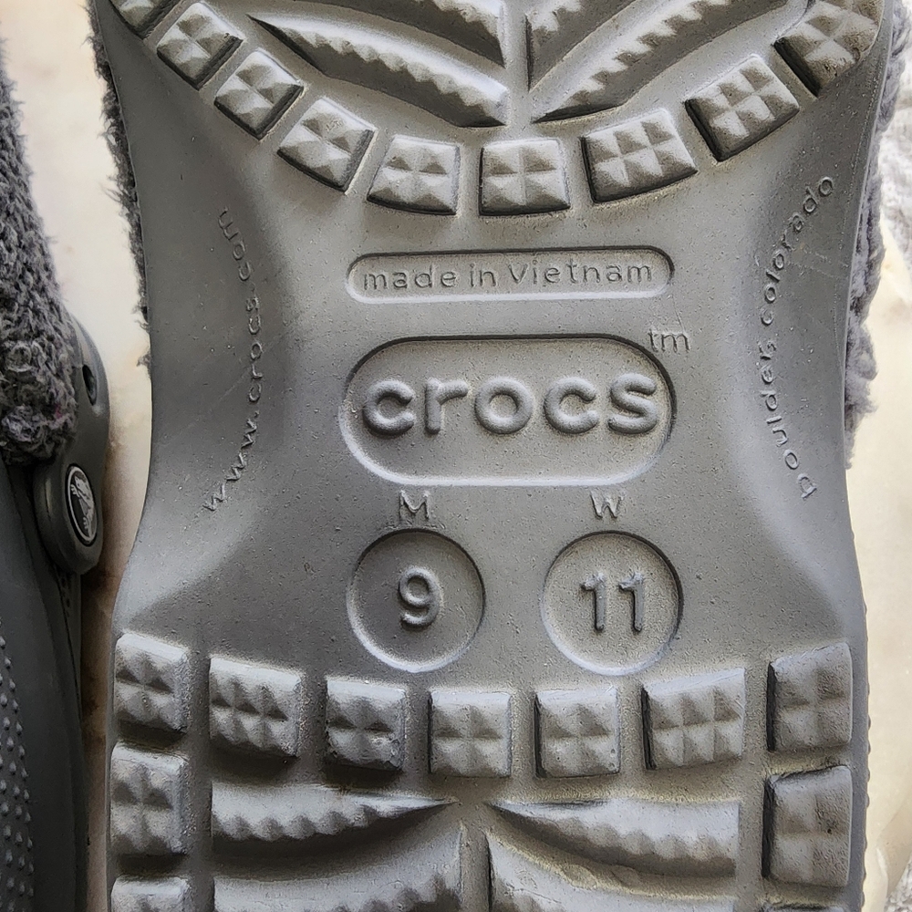 Crocs Classic Fuzz Mania Unisex Faux Fur Clogs Size Men's 9 Women's 11 Grey - Picture 10 of 11